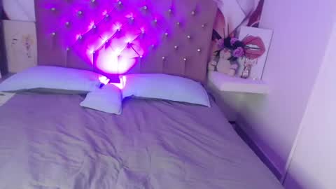 RENATA VALENTINA online show from 04/25/26, 11:24
