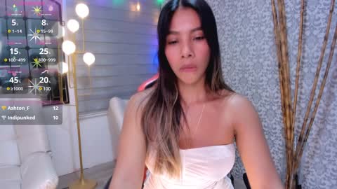 Snapshot of renatareyes chatting on 12/18/24, 02:32 Renata Reyes online show from 12/18/24, 02:32