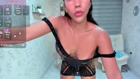 Renata Reyes online show from 11/13/25, 04:00