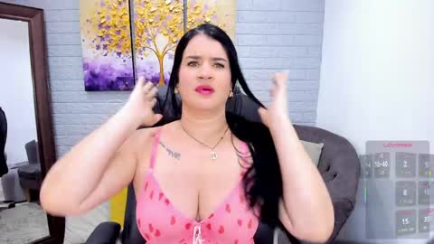 Snapshot of renataruiz_rr chatting on 04/25/26, 12:08 online show from 04/25/26, 12:08