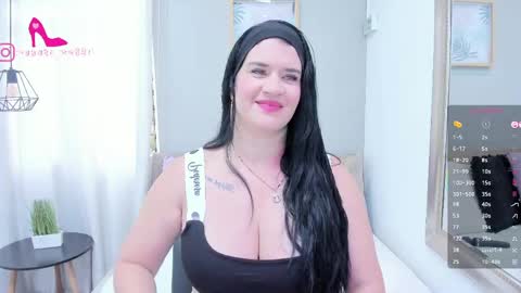 Snapshot of renataruiz_rr chatting on 05/21/26, 12:01 online show from 05/21/26, 12:01