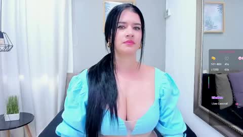 Snapshot of renataruiz_rr chatting on 05/25/26, 12:22 online show from 05/25/26, 12:22