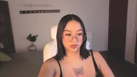 Snapshot of renaxi_smith chatting on 07/11/26, 07:27 renaxi_smith online show from 07/11/26, 07:27