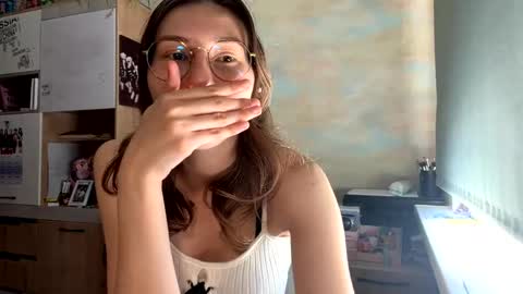 Mia online show from 05/05/26, 11:18