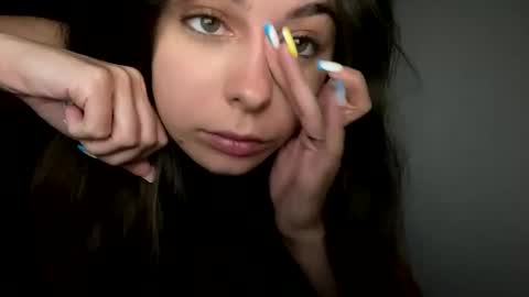 Snapshot of renee_loah chatting on 09/19/25, 10:32 renee_loah online show from 09/19/25, 10:32