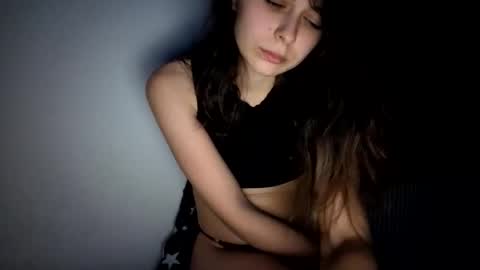 Snapshot of renee_loah chatting on 11/13/25, 10:19 renee_loah online show from 11/13/25, 10:19