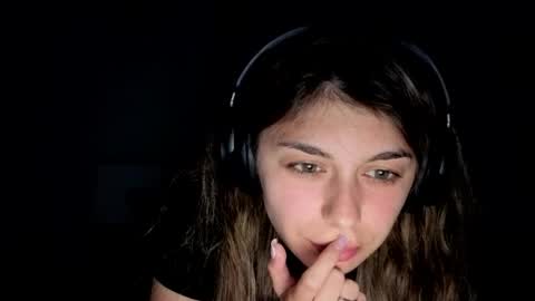 Snapshot of renee_loah chatting on 05/28/26, 08:50 renee_loah online show from 05/28/26, 08:50