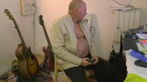 renefr online show from 11/25/25, 10:10