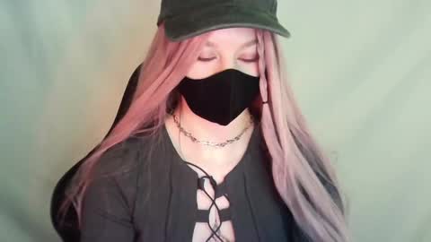 Snapshot of renesme_lusilia chatting on 05/21/26, 03:02 Renesme White Im here from Monday to Friday online show from 05/21/26, 03:02