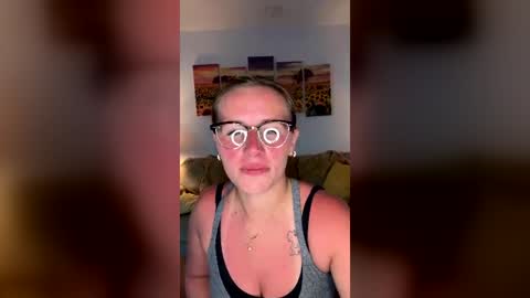 Snapshot of renimoonxo chatting on 06/21/26, 12:13 renimoonxo online show from 06/21/26, 12:13