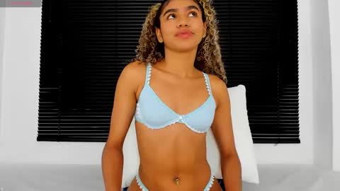 Snapshot of rennatta_sx chatting on 09/22/25, 11:56 Renata online show from 09/22/25, 11:56