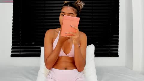 Snapshot of rennatta_sx chatting on 09/24/25, 12:08 Renata online show from 09/24/25, 12:08