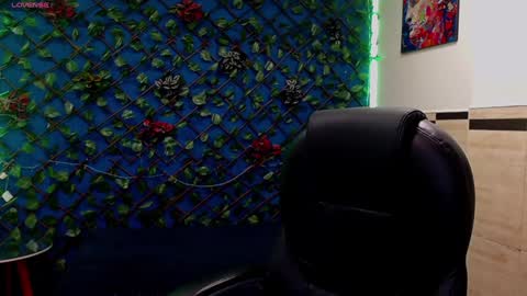 R E N E  online show from 02/05/25, 04:16