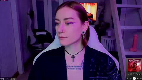 Snapshot of retromarie chatting on 11/13/25, 02:43 Rie online show from 11/13/25, 02:43