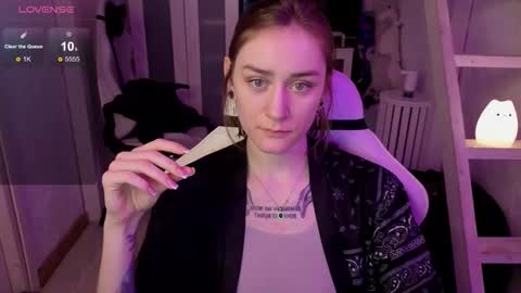 Snapshot of retromarie chatting on 01/12/26, 04:01 Rie online show from 01/12/26, 04:01