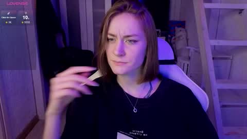 Snapshot of retromarie chatting on 01/17/26, 09:18 Rie online show from 01/17/26, 09:18