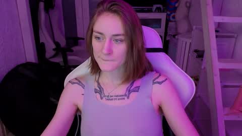 Snapshot of retromarie chatting on 02/06/26, 04:54 Rie online show from 02/06/26, 04:54