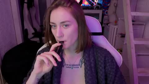 Snapshot of retromarie chatting on 02/07/26, 04:11 Rie online show from 02/07/26, 04:11