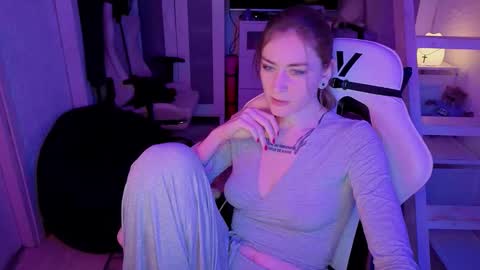 Snapshot of retromarie chatting on 02/10/26, 04:55 Rie online show from 02/10/26, 04:55