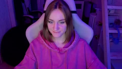 Snapshot of retromarie chatting on 02/11/26, 04:56 Rie online show from 02/11/26, 04:56