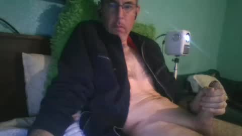 reyes_albert2006 online show from 12/16/24, 10:50