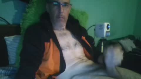 reyes_albert2006 online show from 11/10/25, 01:15