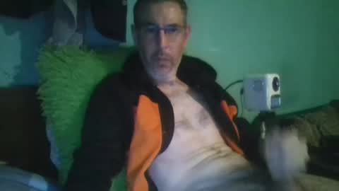 reyes_albert2006 online show from 11/15/25, 11:29