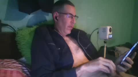 reyes_albert2006 online show from 04/19/26, 03:44