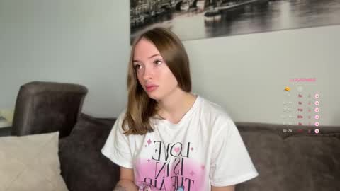 Snapshot of reyeva chatting on 09/29/25, 08:41 reyeva online show from 09/29/25, 08:41