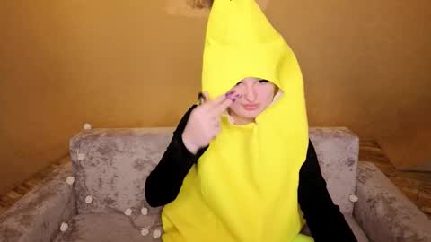 Snapshot of rheamoonn chatting on 03/04/26, 09:15 Grace online show from 03/04/26, 09:15