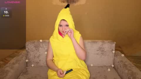 Snapshot of rheamoonn chatting on 03/09/26, 09:13 Grace online show from 03/09/26, 09:13