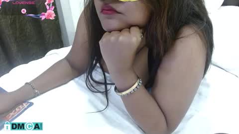 Snapshot of ria_fun chatting on 10/22/25, 11:21 Riya online show from 10/22/25, 11:21