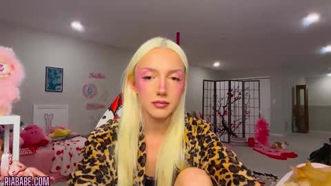 ria  online show from 11/12/25, 04:02