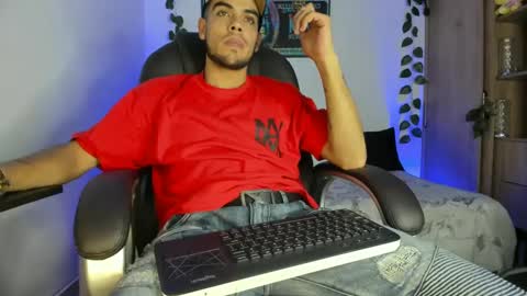 Snapshot of riancum chatting on 02/26/25, 01:43 juan online show from 02/26/25, 01:43