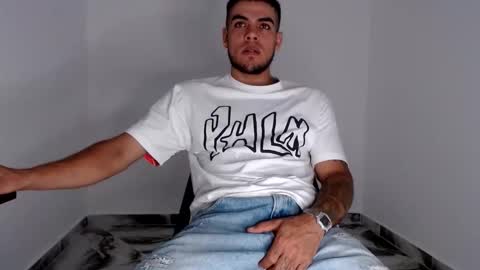 Snapshot of riancum chatting on 11/18/25, 04:55 juan online show from 11/18/25, 04:55