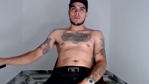 Snapshot of riancum chatting on 11/23/25, 07:02 juan online show from 11/23/25, 07:02