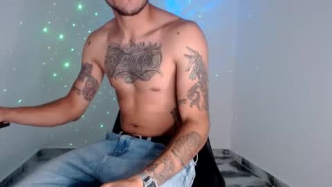 Snapshot of riancum chatting on 12/17/25, 06:36 juan online show from 12/17/25, 06:36