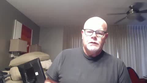 Snapshot of rich32937 chatting on 03/08/26, 06:44 rich32937 online show from 03/08/26, 06:44