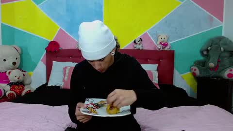 rich and kitty  online show from 12/17/24, 05:18