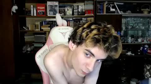 Snapshot of richard_and_lily chatting on 11/03/25, 09:48 little Richard online show from 11/03/25, 09:48