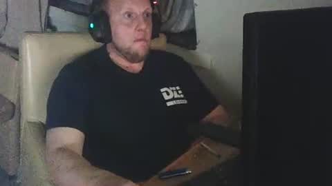 Snapshot of richardd110011 chatting on 05/24/26, 02:05 richardd110011 online show from 05/24/26, 02:05