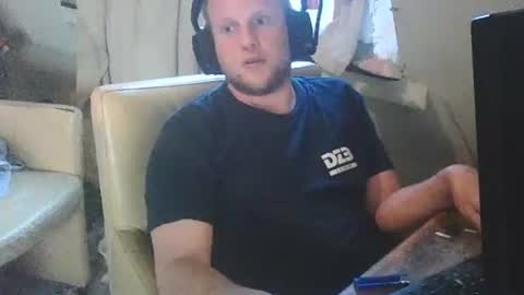 Snapshot of richardd110011 chatting on 06/05/26, 03:35 richardd110011 online show from 06/05/26, 03:35