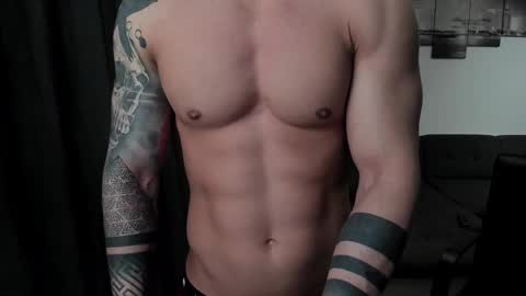 Snapshot of richarddarell chatting on 02/18/25, 04:48 RichardDarell online show from 02/18/25, 04:48