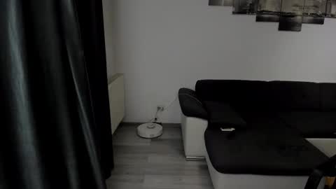 Snapshot of richarddarell chatting on 10/06/25, 04:43 RichardDarell online show from 10/06/25, 04:43