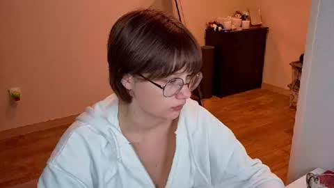 Snapshot of richardlundsten chatting on 07/20/26, 06:43 Luna online show from 07/20/26, 06:43