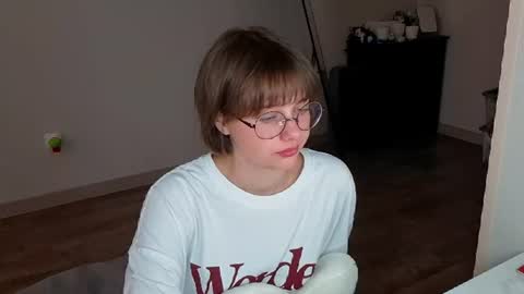 Snapshot of richardlundsten chatting on 07/22/26, 06:27 Luna online show from 07/22/26, 06:27