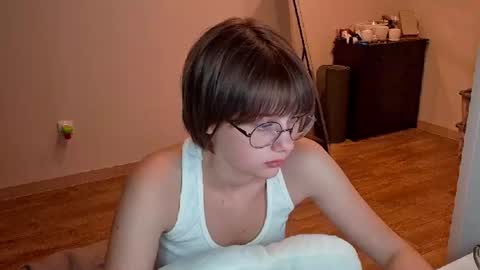 Snapshot of richardlundsten chatting on 07/22/26, 06:54 Luna online show from 07/22/26, 06:54
