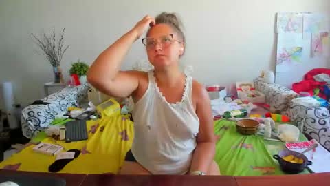 Anna - not anna - right Anna  online show from 09/14/25, 12:59