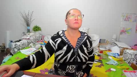 Anna - not anna - right Anna  online show from 11/09/25, 03:43