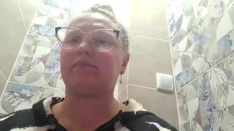 Anna - not anna - right Anna  online show from 03/25/26, 11:49